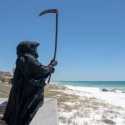 Ada Pengacara Pakai Kostum Malaikat Maut Di Pantai Florida, Ingatkan Warga Soal Bahayanya Virus Corona
