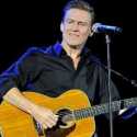 Buat Unggahan Rasisme Anti-China, Bryan Adams Minta Maaf