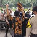 Gugat UU Corona Ke MK, Puluhan Aktivis ProDEM Teriakan Yel-Yel 'Turunkan Jokowi'