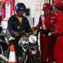 Siap-siap, Pengguna Sepeda Motor Akan Diminta Turun Saat Isi BBM