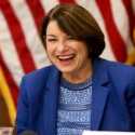 Amy Klobuchar Mundur Dari Pencalonan Wapres AS, Beri Kesempatan Biden Pilih Kaum Kulit Hitam