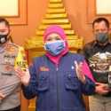 Berhasil Turunkan Status Zona Covid-19, Gubernur Khofifah Bagikan 100 Unit Motor Trail Kepala Lima Kodim Dan Polres