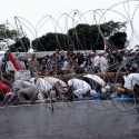Di Tengah Aksi, ANAK NKRI Sempatkan Diri Gelar Salat Zuhur Berjamaah