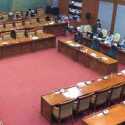 <i>Ruang Rapat Komisi X Kosong Melompong Saat Bahas PJJ, Ternyata...</i>