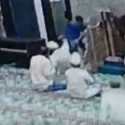 Imam Masjid Ditusuk Saat Berdoa, Pelakunya Ternyata Pasien Rukiyah Korban