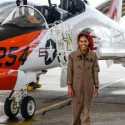 Letnan Madeline Swegle, Pilot Pesawat Taktis Perempuan Kulit Hitam Pertama Di Angkatan Laut AS