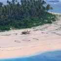 Tiga Hari Terdampar Di Pulau Terpencil, Tiga Orang Pria Berhasil Diselamatkan Berkat Tulis SOS Raksasa