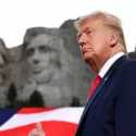 Dekati Gubernur Kristi Noem, Donald Trump Ingin Wajahnya Terukir Di Gunung Rushmore