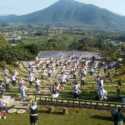 Emak-emak Senam Masal Di Lereng Merbabu Untuk Cegah Covid-19