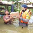 100 Personel Polda Kalteng Bagikan Sembako Dan Bantu Warga Terdampak Banjir Di Katingan