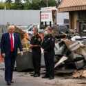 Di Antara Puing-puing Properti Rusak Di Kenosha, Donald Trump: Ini Bukan Protes Damai Tapi Teror