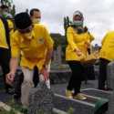 Peringati HUT Ke-56, Partai Golkar Jawa Tengah Tabur Bunga DI TMP Giri Mulya