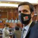 Sindir Dubes Kosovo Untuk Prancis, Anggota Parlemen Pakai Masker Bertuliskan 'Aku Cinta Muhammad'