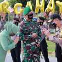 Beri Danrem Kejutan Di HUT TNI Ke-75, Kapolda NTB: TNI-Polri Anak Kandung Rakyat