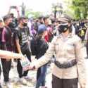 Begini Cara Humanis Polda Kalteng Tangani Pendemo Tolak UU Ciptaker
