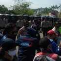 Puluhan Ribu Buruh Bekasi-Tangerang Diadang Ribuan Personel Polisi Saat Hendak Aksi Di Gedung DPR RI