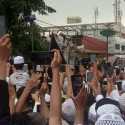 Teriakan Takbir Hingga Tangis Haru Sambut Kedatangan Habib Rizieq Di Petamburan
