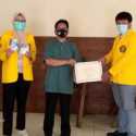 PBL Di Bogor, Mahasiswa UI Serahkan Buku Saku 'Desa Tangguh Bencana Lawan Covid-19'