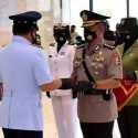 Jadi Lulusan Terbaik Sesko TNI, Kombes Akhmad Yusep Diberi Penghargaan