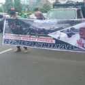 Puluhan Orang Aksi Di Depan Polda, Dukung Polisi Proses Habib Rizieq