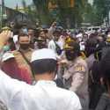 Tuntut Pembebasan Habib Rizieq, Ratusan Massa Geruduk Polres Garut