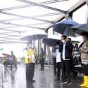 Diiringi Hujan Deras, Presiden Jokowi Tinjau Banjir Kalsel Dari Atas Jembatan