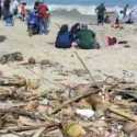 Libur Nataru Usai, Pantai Santolo Garut Penuh Sampah