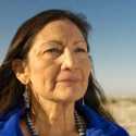 Menteri Dalam Negeri Pilihan Biden Ini Adalah Wanita Suku Asli Amerika, Pertama Dalam Sejarah