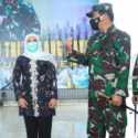 Khofifah Dampingi Hadi Tjahjanto Tinjau Vaksinasi Covid-19 Bagi TNI Se Malang Raya