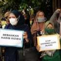 Emak-emak Serbu Sidang Habib Rizieq
