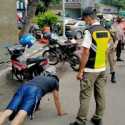 Langgar Prokes, Pengendara Motor Ini Dihukum <i>Push Up</i> Hingga Baca Al-Fatihah