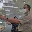 Saat Anies Baswedan Borong Roti Dari Toko Legendaris Di Senen