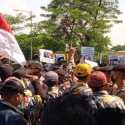 Sempat Ricuh, Aksi AMP Di PN Jakarta Timur Dibubarkan Pemuda Cinta NKRI