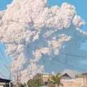 Sinabung Kembali Erupsi, Kolom Abu Capai Ketinggian 2.500 Meter Dari Puncak