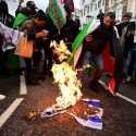 Aksi Solidaritas Pro-Palestina Di London Diwarnai Pembakaran Bendera Israel