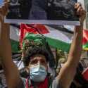 Kibarkan Bendera Palestina, Puluhan Orang Berunjuk Rasa Depan Kedubes Israel Di Madrid