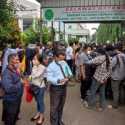 Jelang Sidang Tuntutan HRS, Kerumunan Kembali Terjadi Di Depan PN Jakarta Timur