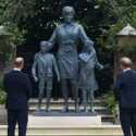 Lupakan Perselisihan, Pangeran William Dan Harry  Terlihat Akrab Saat Resmikan Patung Putri Diana