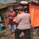Bagikan Bansos, Polisi Serbu Lima RW di Muara Angke