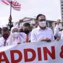 Kumpul di Dataran Merdeka, Anwar Ibrahim dan Mahathir Mohamad Bawa Spanduk: Muhyiddin Turun