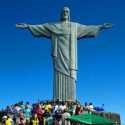 Nekat Nongkrong di Atas Patung Yesus Ikonik di Rio de Janeiro, Dua Pelancong Prancis Ditangkap Aparat Brasil