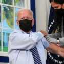 Genjot Vaksinasi Covid-19, Joe Biden Disuntik <i>Booster</i> di Depan Kamera