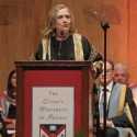 Hillary Clinton Diteriaki Penjahat Perang saat Dilantik sebagai Rektor di  Queen's University Irlandia Utara
