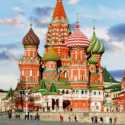 Berpose Tidak Senonoh di Katedral St. Basil Moskow, Model  Asal Rusia  Picu Amarah Warganet