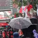 Tak Ditemui Jokowi Meski Diguyur Hujan, Demonstran: Rezim Peduli Orang Kaya Dibanding Rakyat Biasa