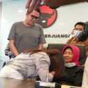 Anggiat Rindu Pasaribu Bersimpuh Minta Maaf ke Ibunda Arteria Dahlan