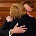 Beri Perpisahan Hangat untuk Angela Merkel, Emmanuel Macron: Prancis Mencintai Anda