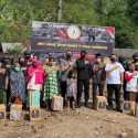 Alumni Akpol Batalyon Tatag Trawang Tungga Peduli Korban Banjir Bandang