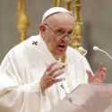 Paus Fransiskus: Menyebarkan Hoax Covid-19 adalah Pelanggaran HAM