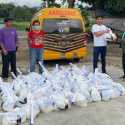Ratusan Korban Banjir di Toba Dapat Sembako dari Martin Manurung